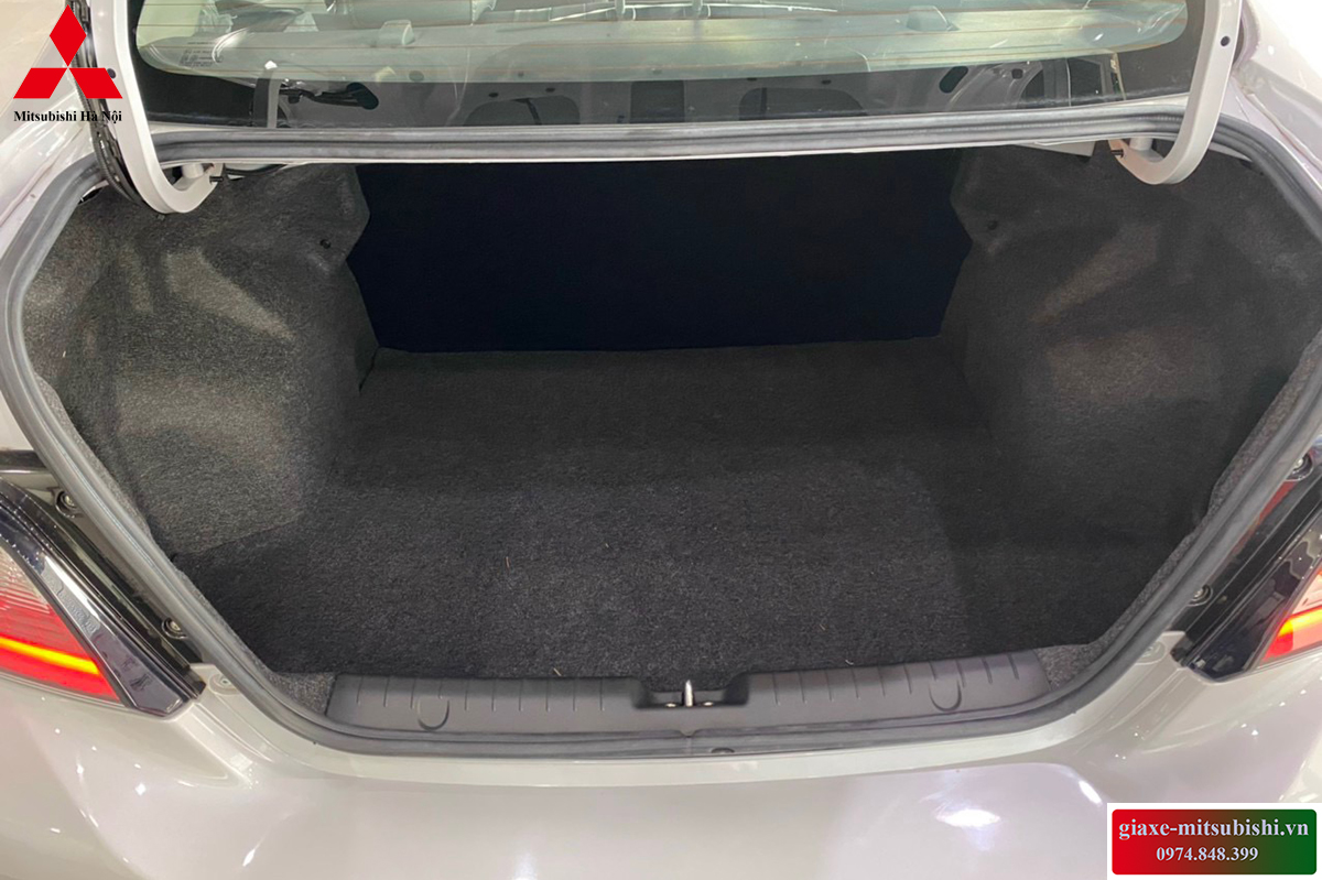 Khoang hành lý Mitsubishi Attrage 2024 CVT màu trắng