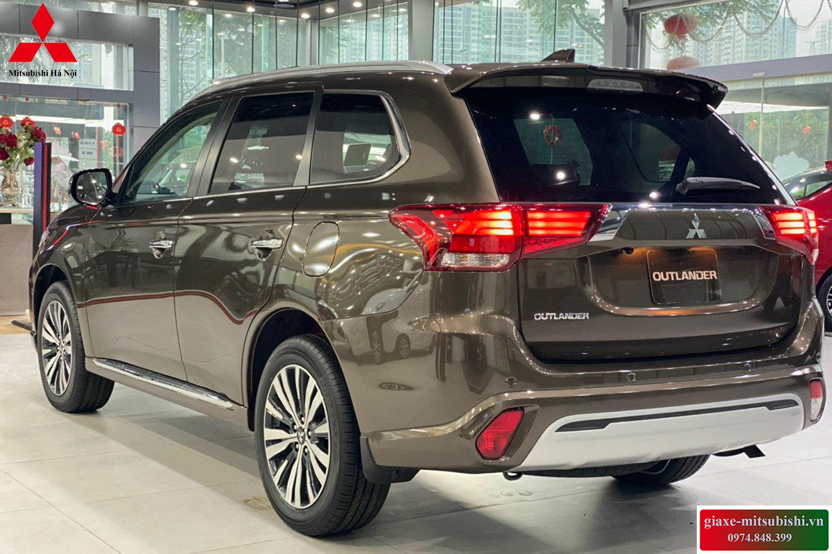 Xe Mitsubishi Outlander 2024 màu nâu