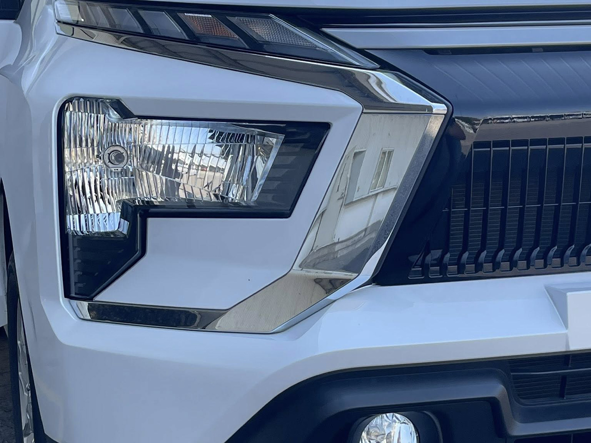 Cụm đèn chiếu sáng trang bị trên xpander 2026 số sàn