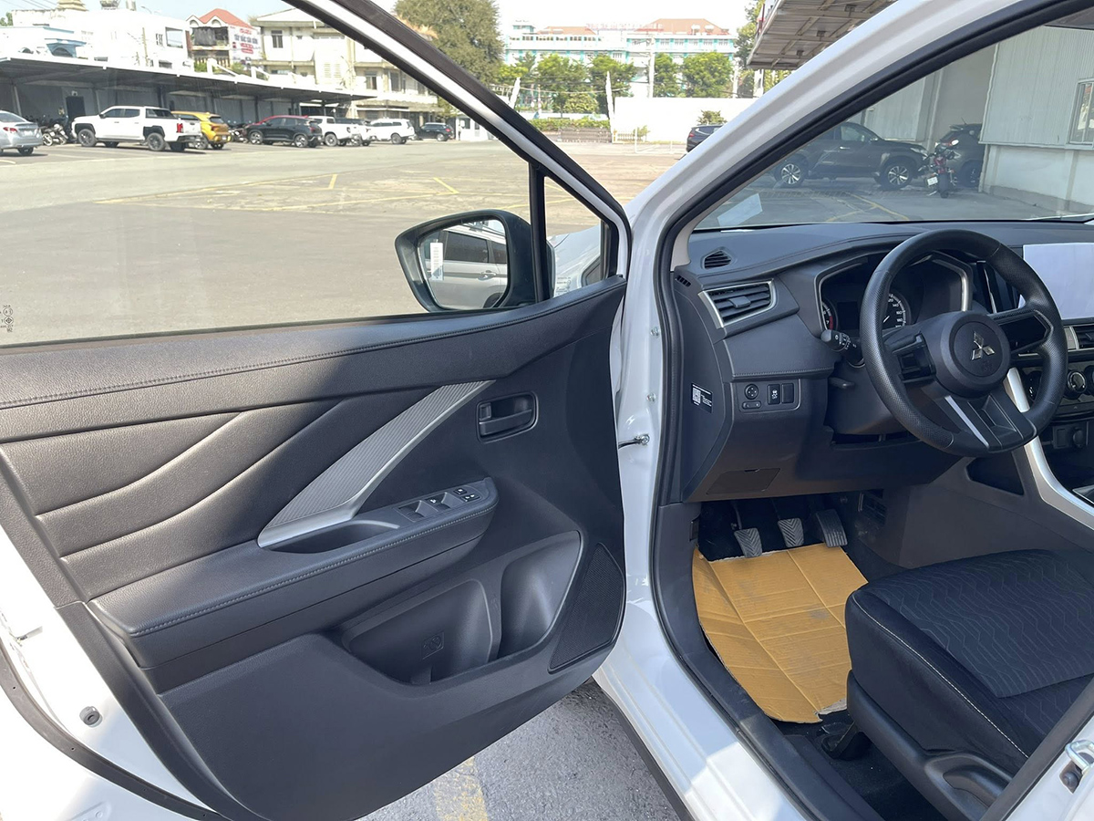 Tapli cửa xe xpander 2026 MT