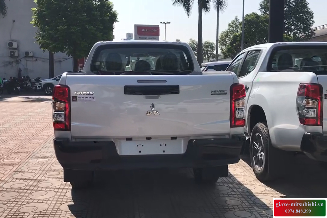 Xe bán tải Mitsubishi Triton 4x4 MT số sàn