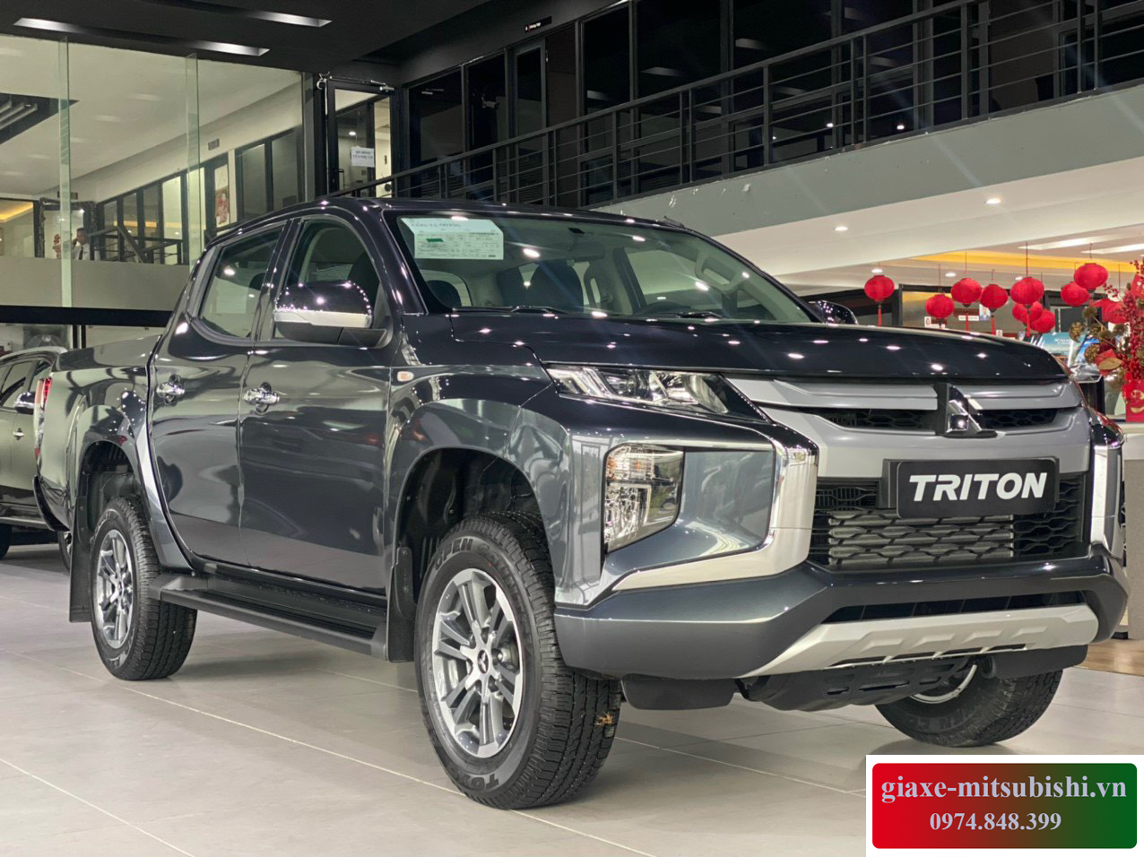 Xe bán tải Mitsubishi Triton 4x2 AT 2024 bản tiêu chuẩn màu xám xanh