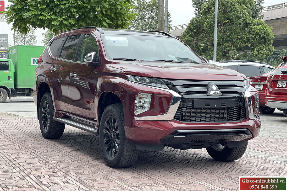 Mitsubishi Pajero Sport 2024 màu đỏ