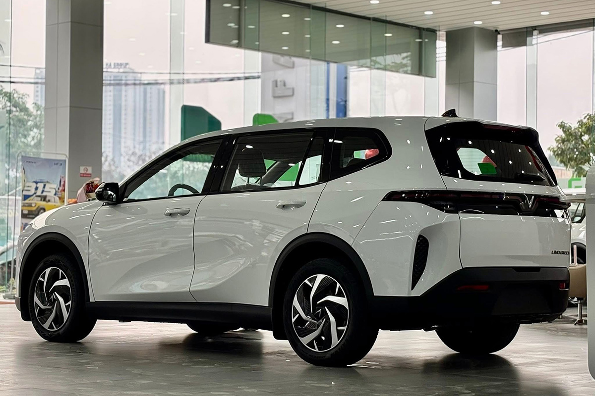 so sánh xpander premium và limo green