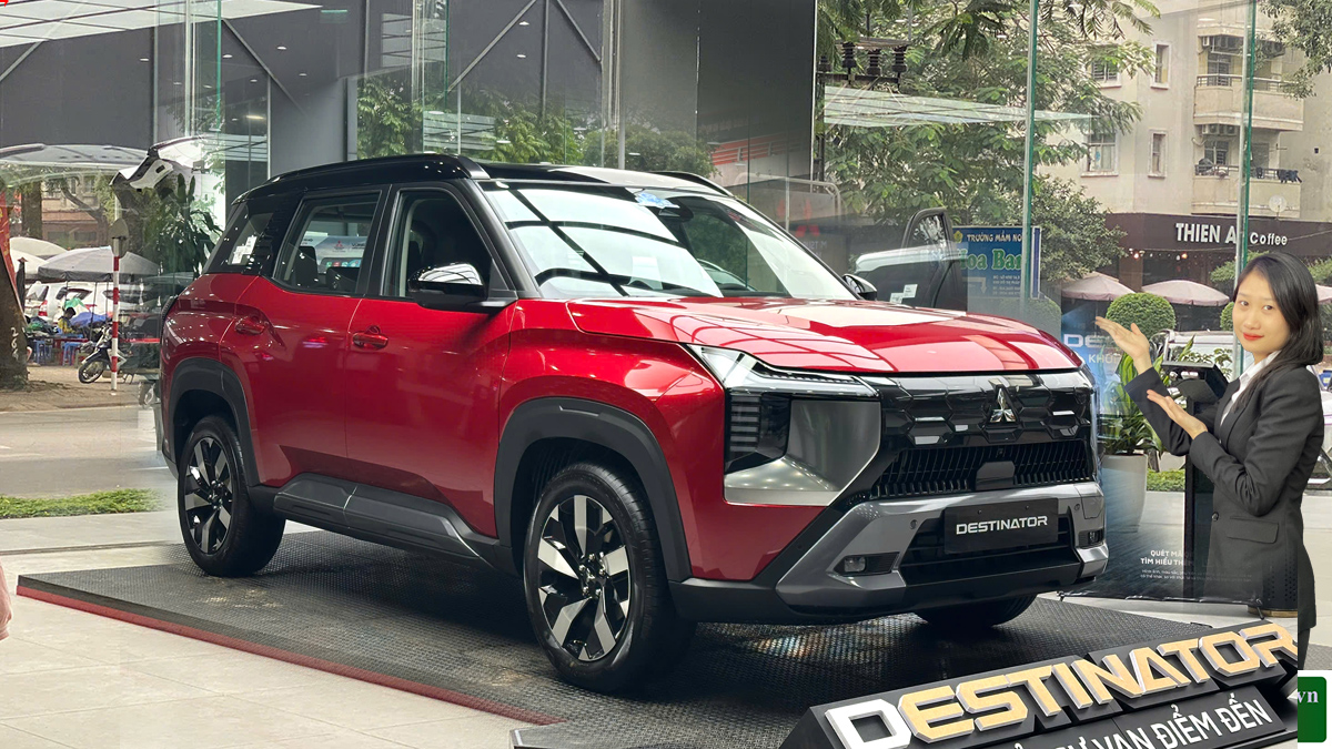 Mitsubishi Destinator màu đỏ đen