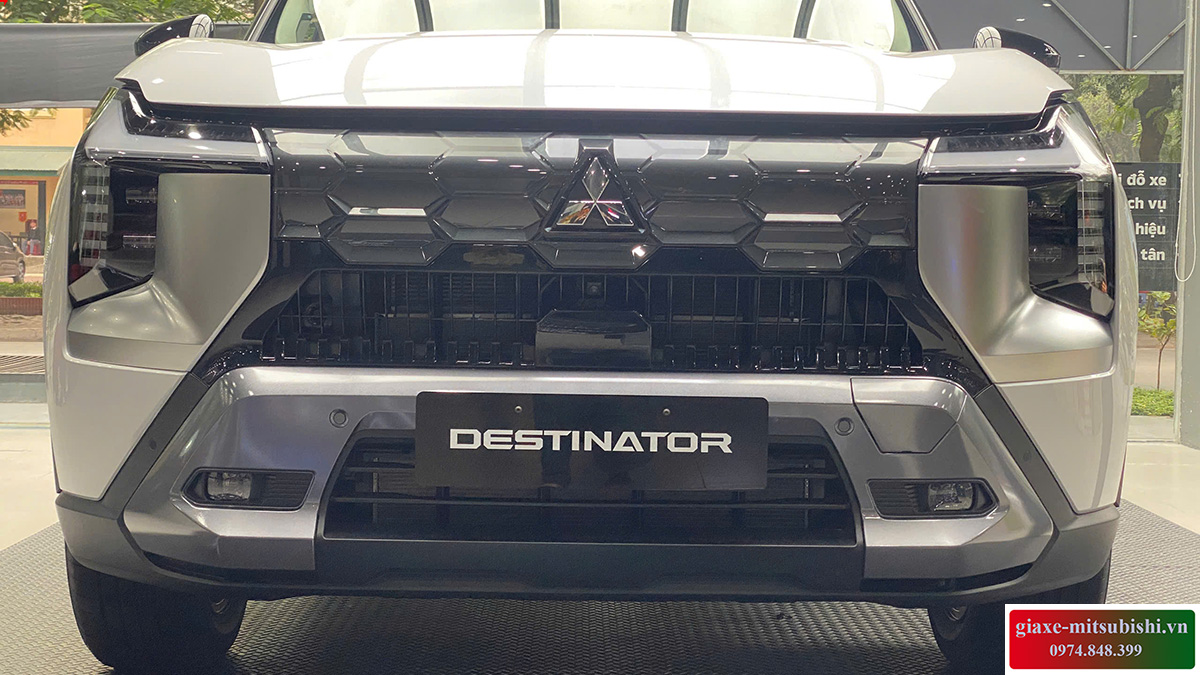 Lưới tản nhiệt xe Mitsubishi Destinator