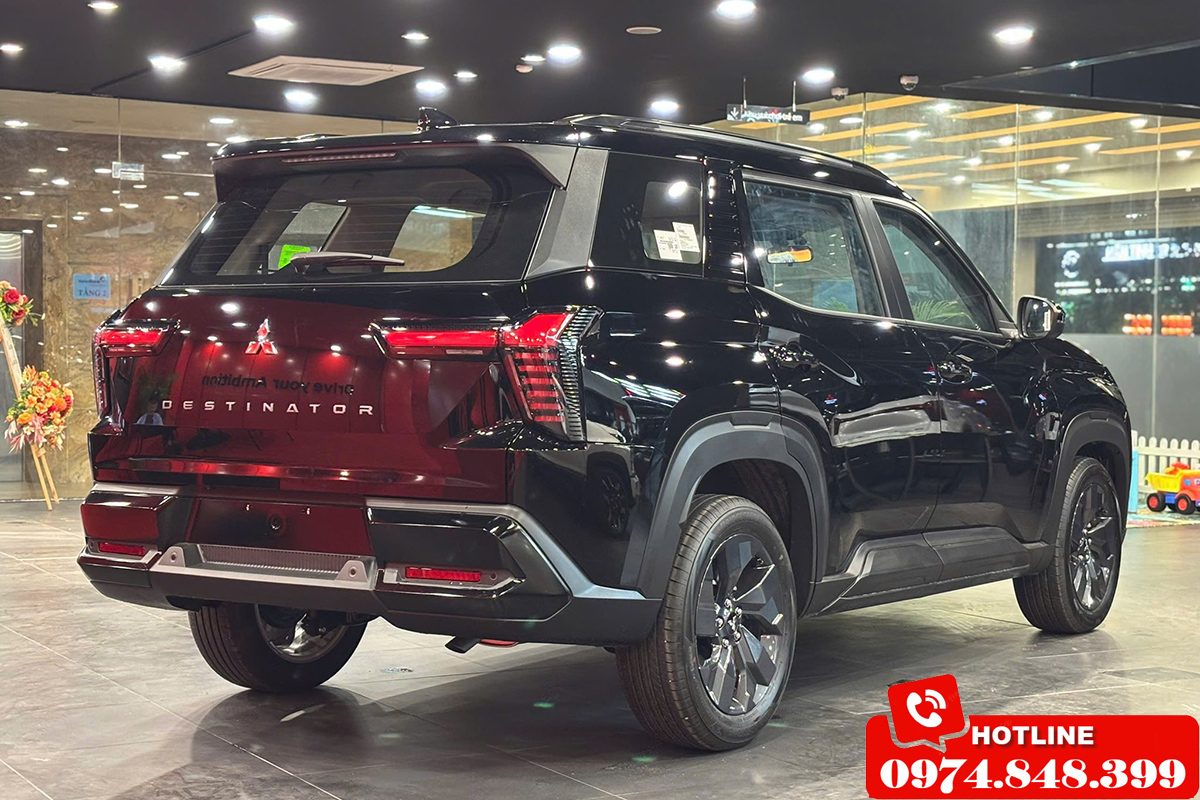 Xe Mitsubishi Destinator Ultimate màu đen