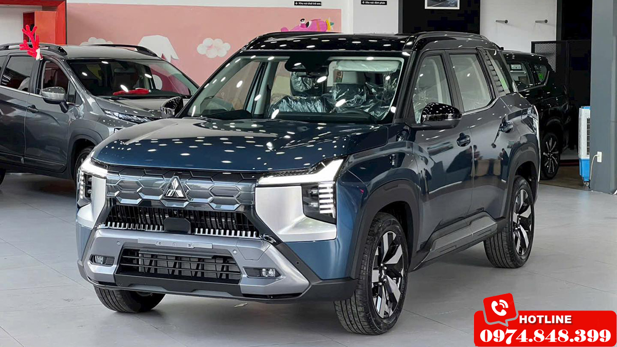 Xe Mitsubishi Destinator Ultimate màu xanh đen