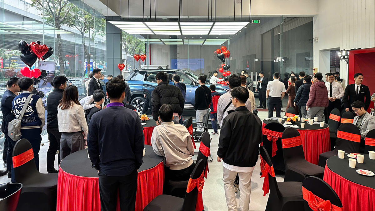 khách hàng dự sự kiện ra mắt xe mitsubishi destinator