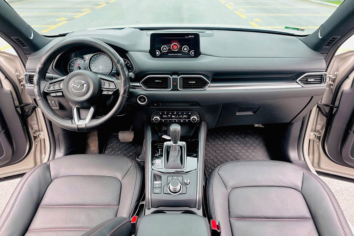 So sánh nội thất Mitsubishi Destinator và Mazda CX5