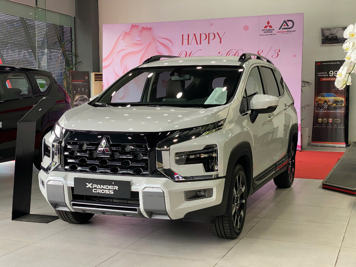 Xe Xpander Cross 2026 màu trắng