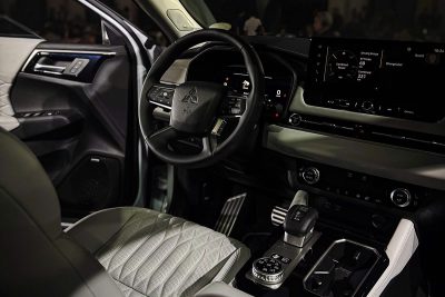 Mitsubishi Outlander HEV 2027: Giá Bán, Thông Số, Ngày Ra Mắt